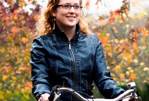 Je ziet iemand fietsen