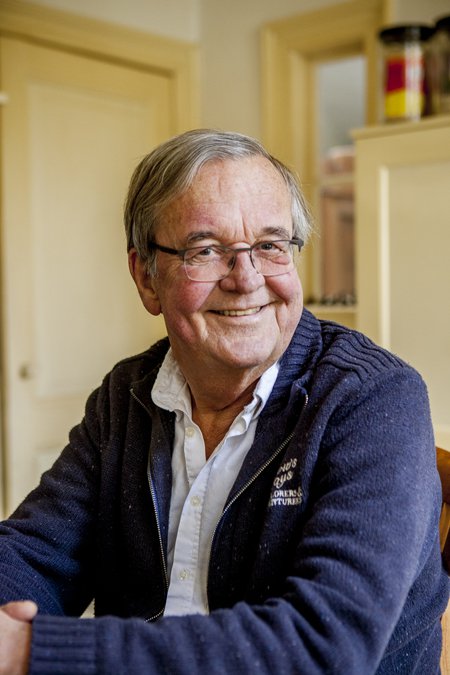 Je ziet Theo Hebinck